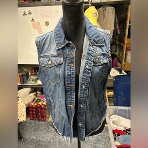 Mudd brand. Women’s denim vest. Size XL.